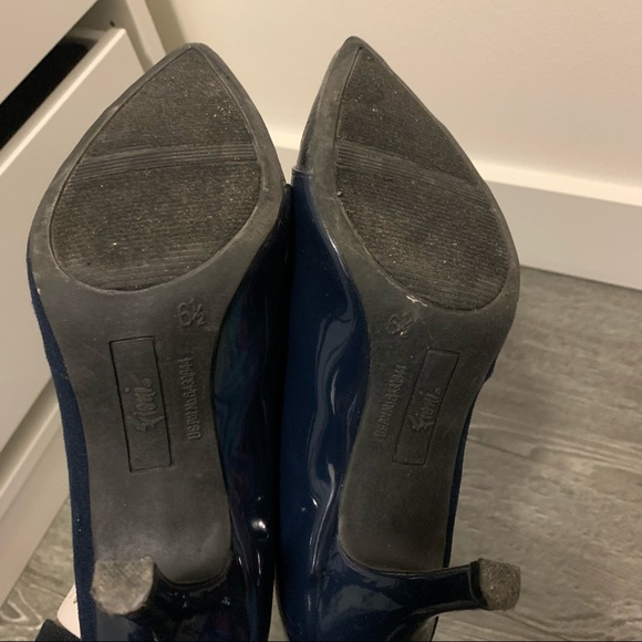 Fioni Navy Heels - Picture 5 of 6